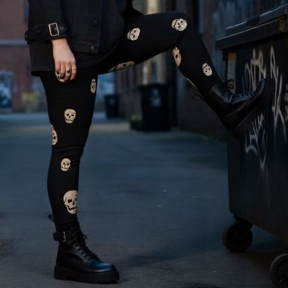 TORRID Skulls Full Length Signature Waist Premium Legging NWT Size 4X - Picture 8 of 16